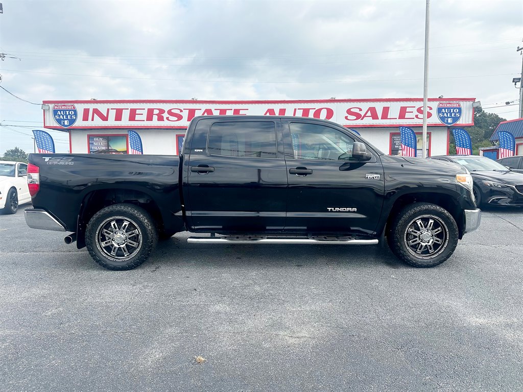 2014 Toyota Tundra SR5's photo