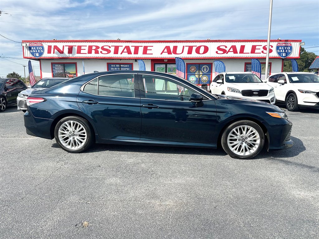 2019 Toyota Camry XLE's photo