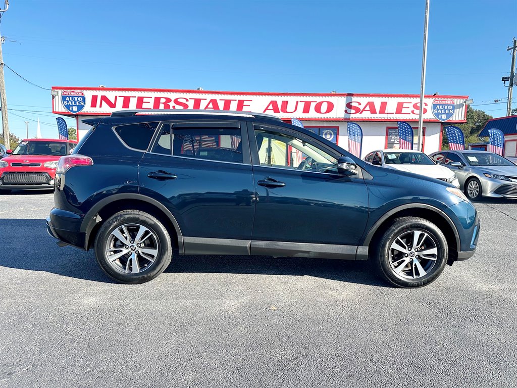 2018 Toyota RAV4 XLE's photo