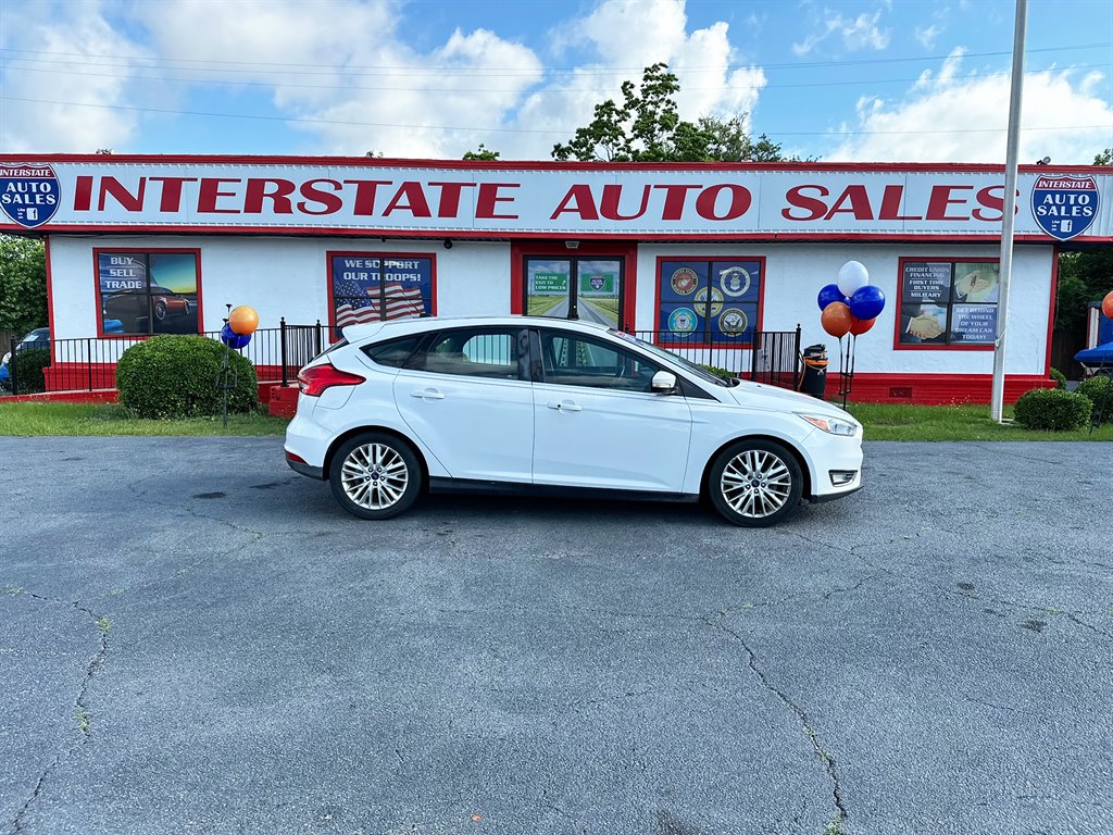 2017 Ford Focus 5 Door Hatch Titanium's photo